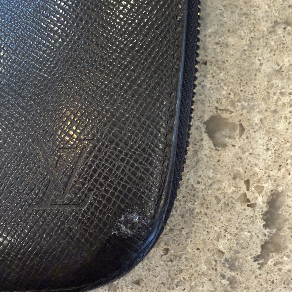 EUC LOUIS VUITTON ATOLL ORGANIZER WALLET BLACK WITH LV BOX - Picture 3 of 11